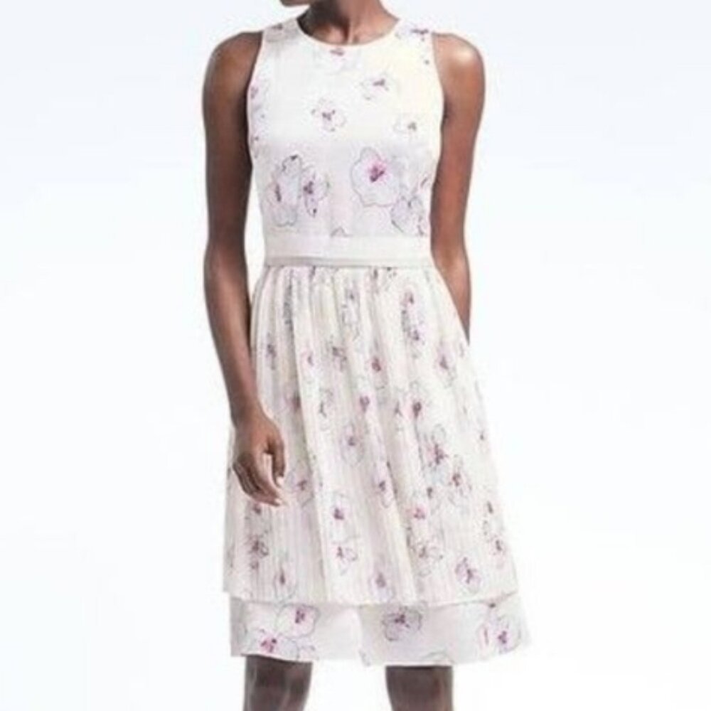 🎊Host Pick🎊 Banana Republic Floral Pleated Layered Dress